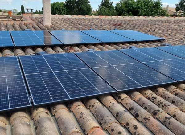 Installation serge panneau toiture